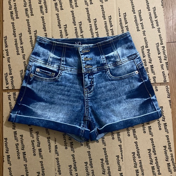 NOBO Highrise 1 - Picture 1 of 4